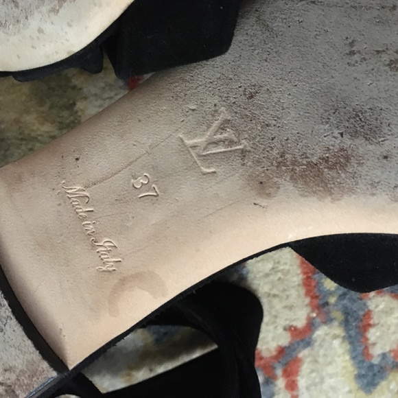 Authentic LOUIS VUITTON Black Suede Flat 'Cocktail' Sandals 37 - Picture 9 of 10